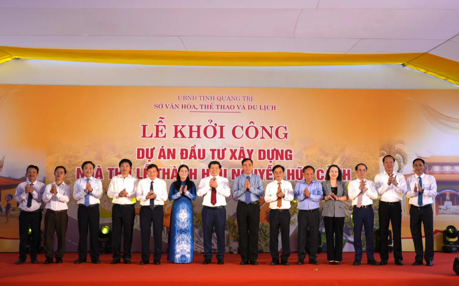 Các đại biểu chụp ảnh lưu niệm tại buổi lễ - Ảnh: T.Đ