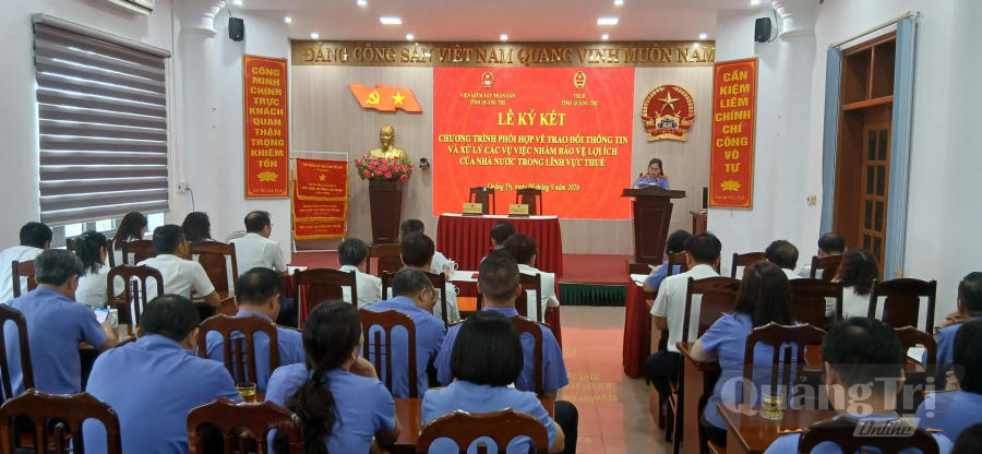 Toàn cảnh Lễ ký kết chương trình phối hợp giữa Viện kiểm sát nhân dân tỉnh và Cục Thuế tỉnh nhằm bảo vệ lợi ích Nhà nước trong lĩnh vực thuế - Ảnh: H.Đ