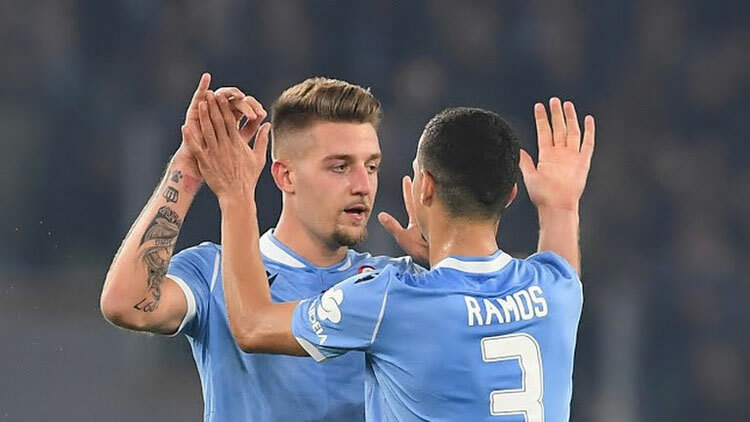 Lazio không bỏ lỡ cơ hội chiến thắng trong thế hơn người.