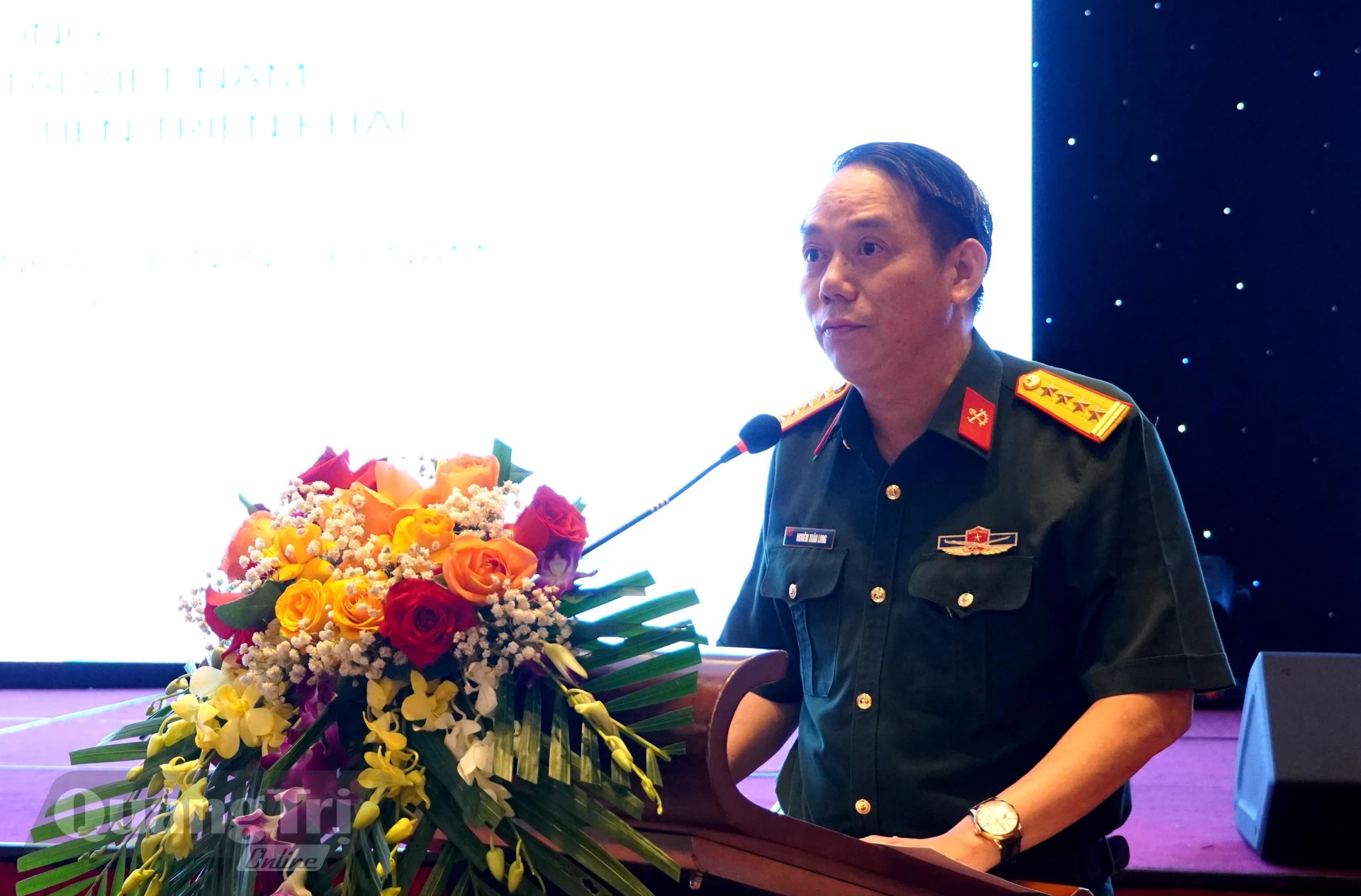 Đại tá Nghiêm Xuân Long, Phó Tổng Giám đốc VNMAC, nhấn mạnh giá trị thực tiễn của việc lồng ghép giới và đa dạng vào hoạt động khắc phục hậu quả bom mìn - Ảnh: H.Tr.