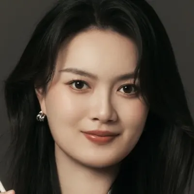 Portrait of Mengru Zheng