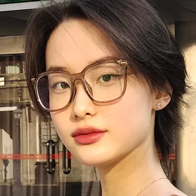 Portrait of Xiaoxuan Gao