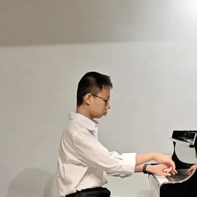 Portrait of Yi Luo