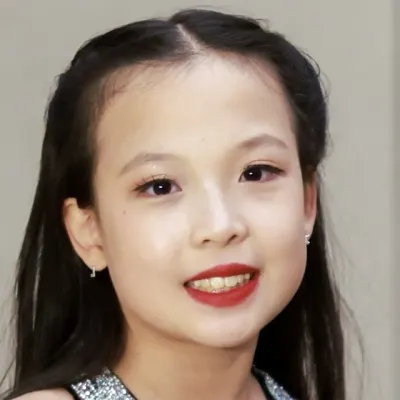 Portrait of Zhixuan Flora WANG