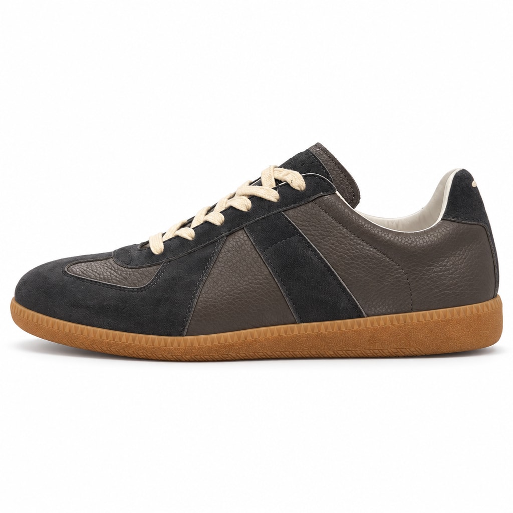 Maison Margiela შავი დაბალყელიანი სპორტული ფეხსაცმელი ღია თასმებით და რეზინისფერი ძირით