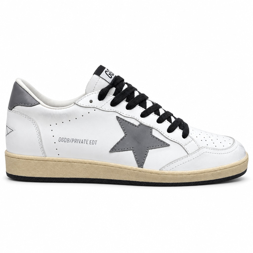 Golden Goose-ის თეთრი სპორტული ფეხსაცმელი ნაცრისფერი ვარსკვლავით და შავი თასმებით