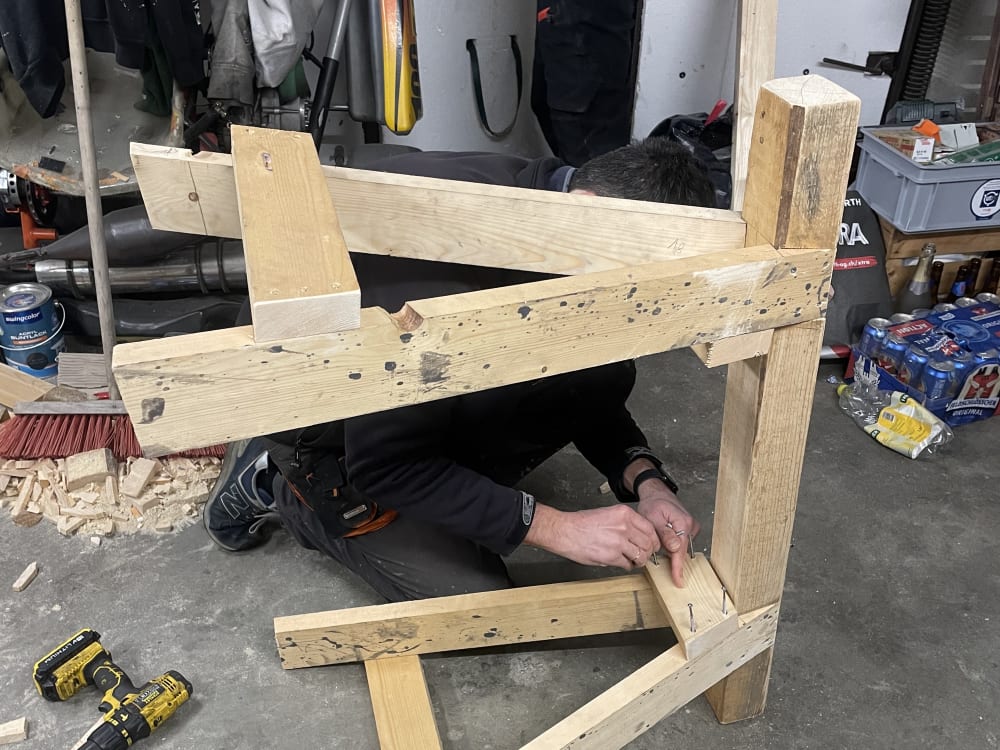 Montagebock aus Massivholz für Werkstatt - Während der Ausführung - Bild 5