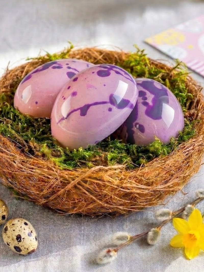 Specialty Cookie Butter Egg Bonbon