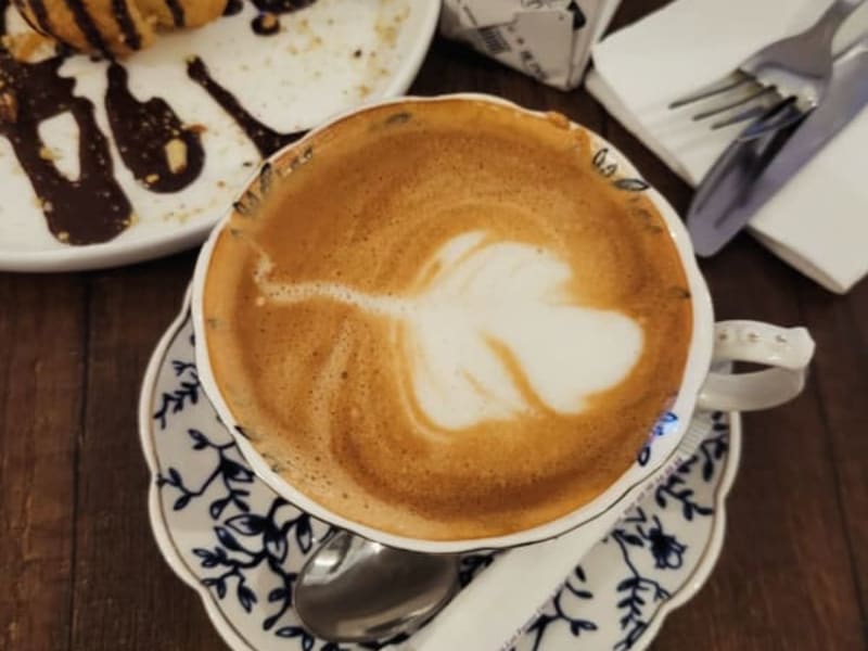 El Khan الخَّان Coffee & Brunch image 2