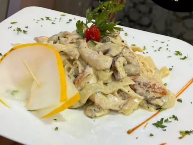 New Plaza Restaurant 5