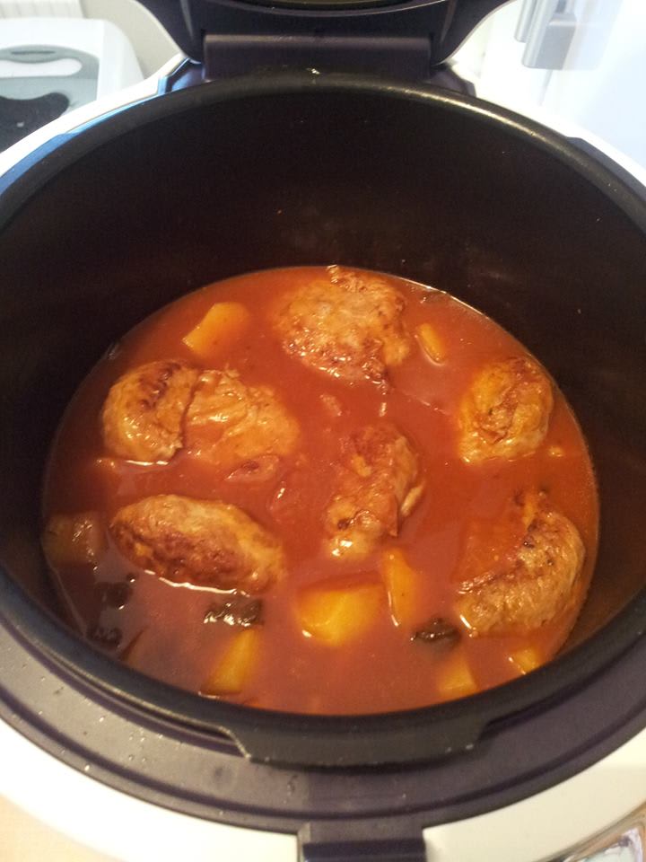 Crépinettes, Pommes de Terre, Champignons et Sauce Tomate