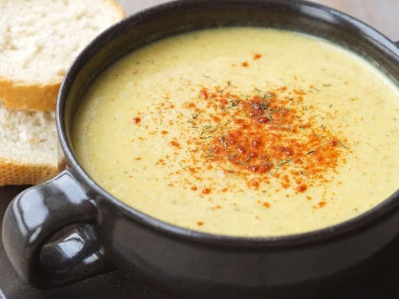 Apfel-Zwiebelsuppe mit Senf