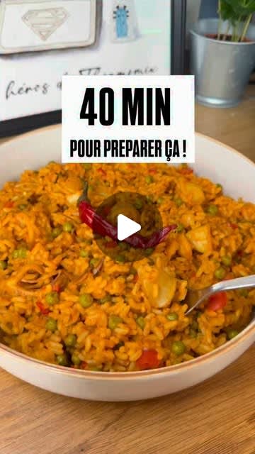 Riz aux calamars, poivrons et petits pois