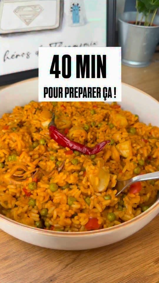 Riz aux calamars, poivrons et petits pois