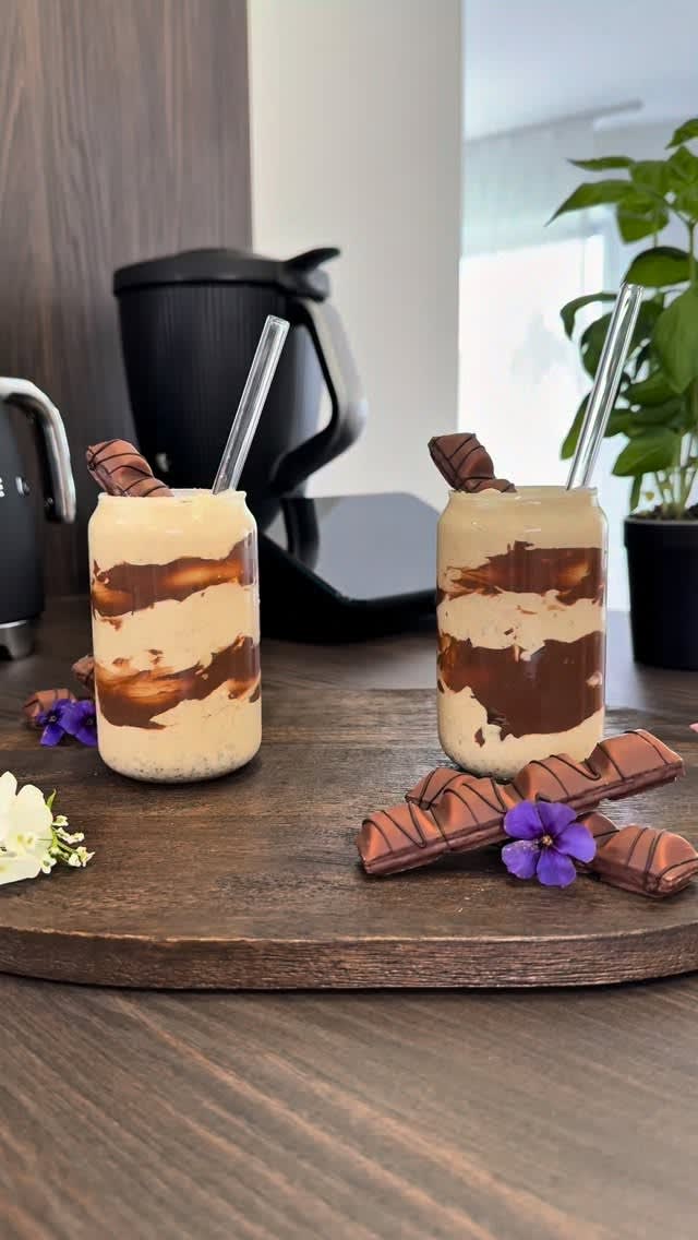 Milkshake Kinder Bueno crémeux servi en verre — recette adaptée Thermomix