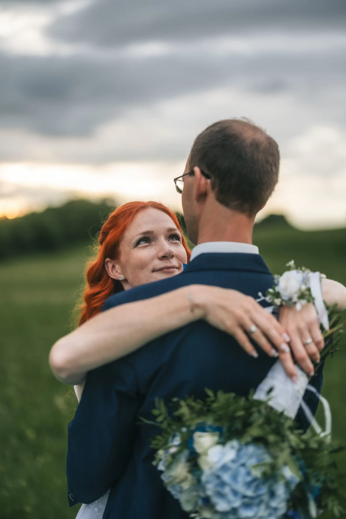 Fotograf a kameraman na svatbě: Jak zajistit, aby si nepřekáželi