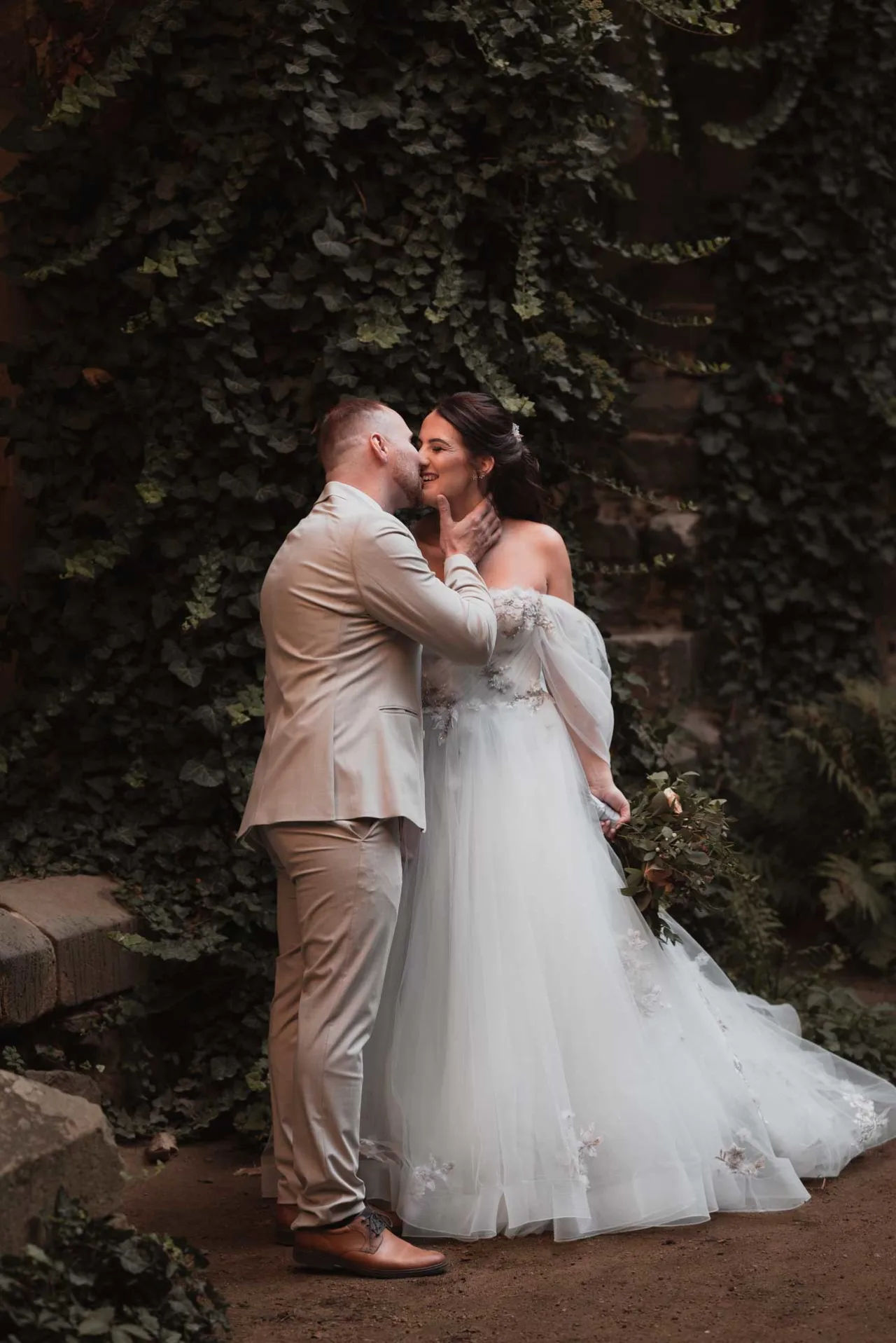 Svatební portréty novomanželů - Kamila & Pavel - Stodola v Meruňkovém sadu