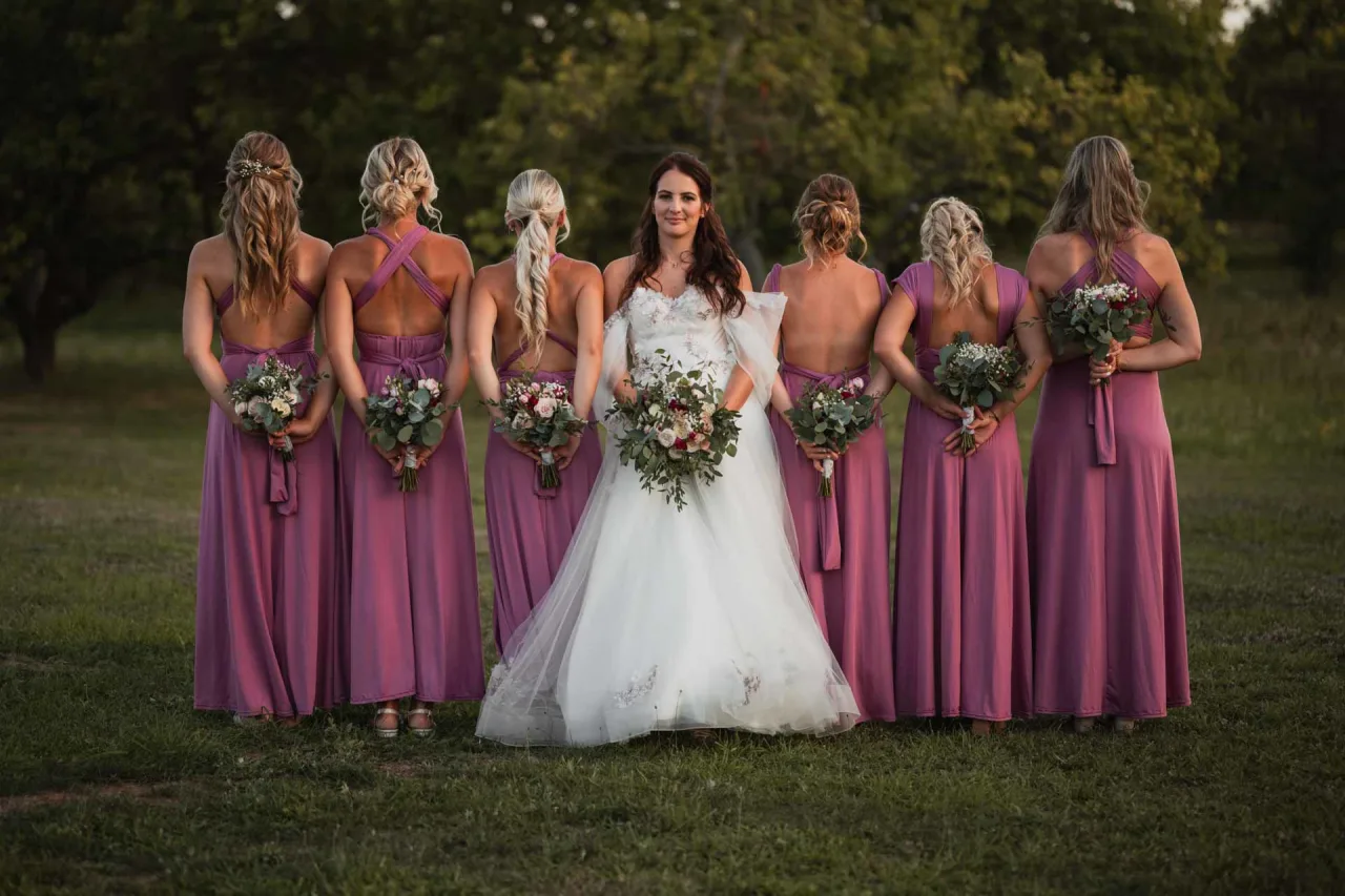 Svatební portréty novomanželů - Kamila & Pavel - Stodola v Meruňkovém sadu