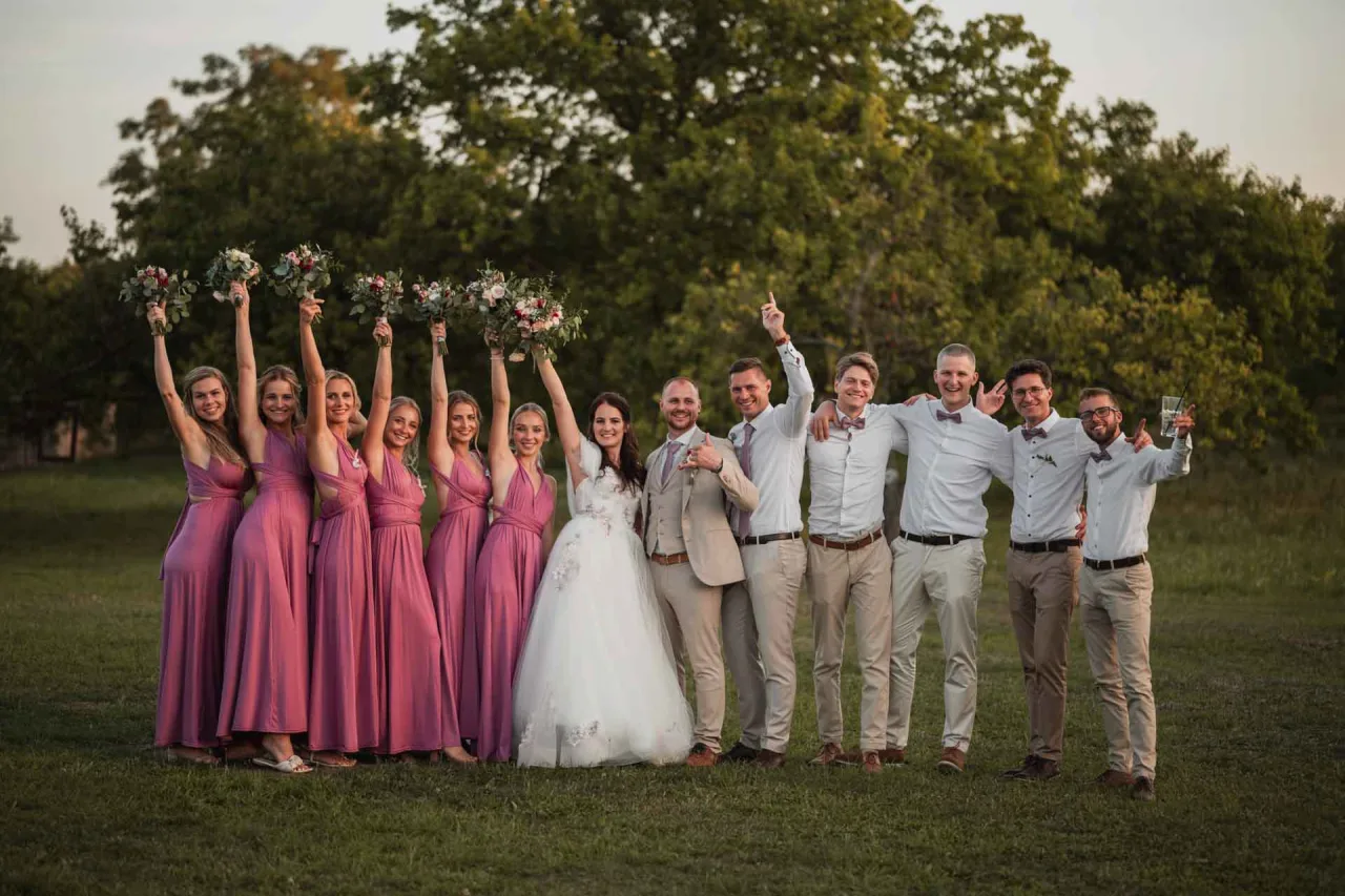 Svatební portréty novomanželů - Kamila & Pavel - Stodola v Meruňkovém sadu