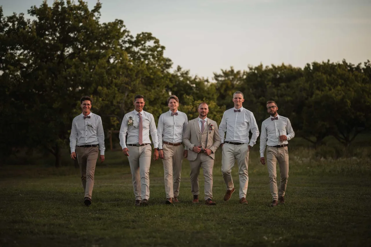 Svatební portréty novomanželů - Kamila & Pavel - Stodola v Meruňkovém sadu