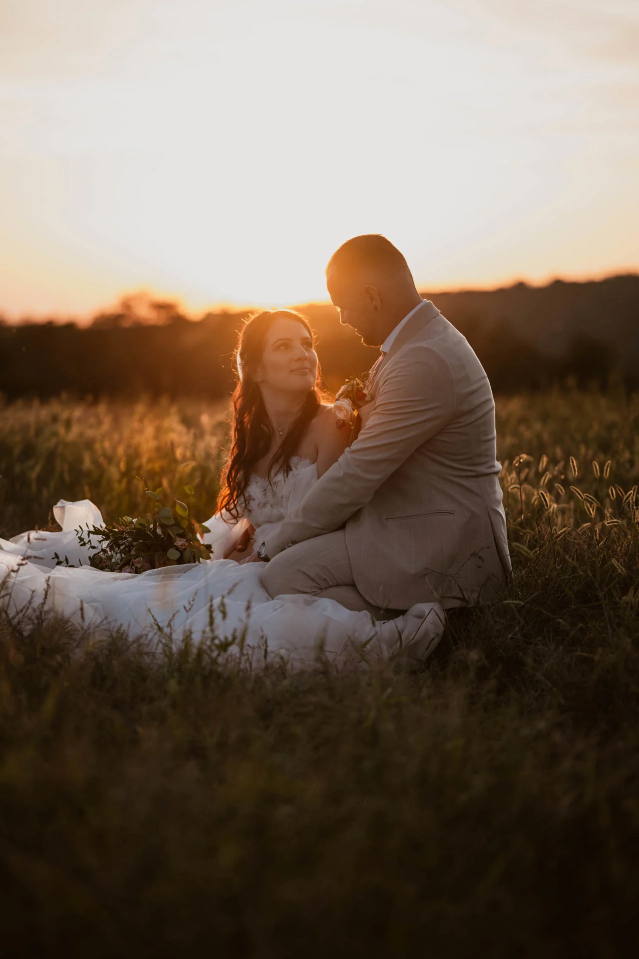Svatební portréty novomanželů - Kamila & Pavel - Stodola v Meruňkovém sadu