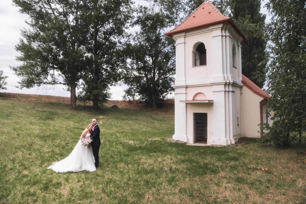 Svatební portréty novomanželů - Adéla & Zdeněk - Bořikovský dvůr