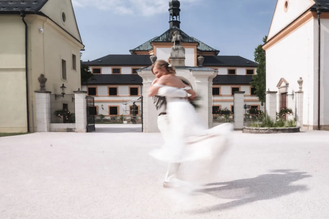 Svatební portréty novomanželů - Tereza & Oldřich - Chalupa Lavender, Kuks