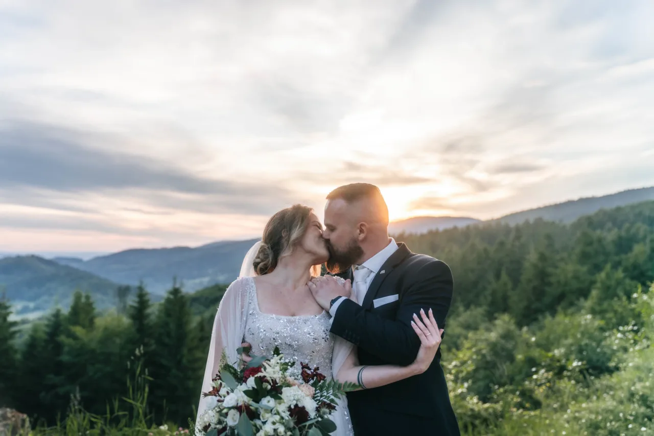 Svatební portréty novomanželů - Adéla & Vojtěch - Hotel Martiňák, Horní Bečva