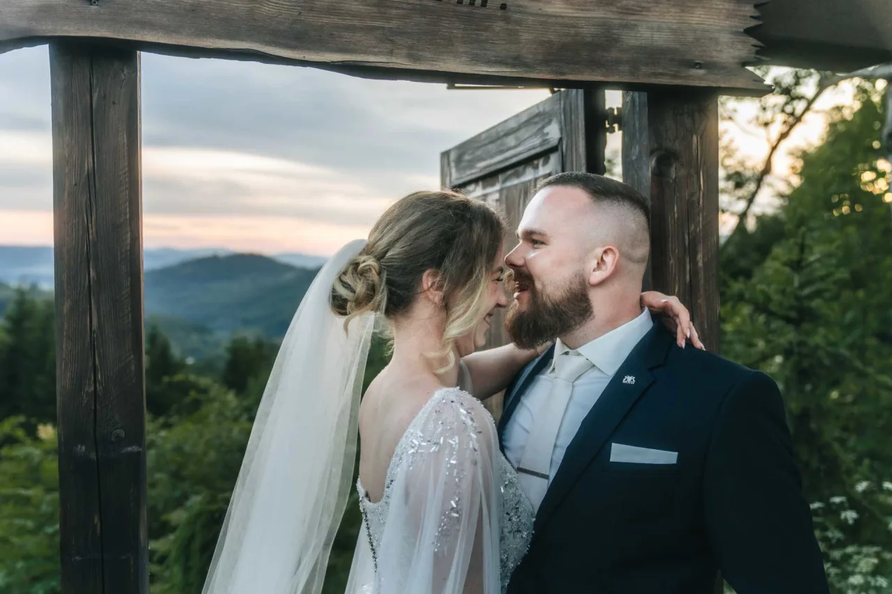 Svatební portréty novomanželů - Adéla & Vojtěch - Hotel Martiňák, Horní Bečva