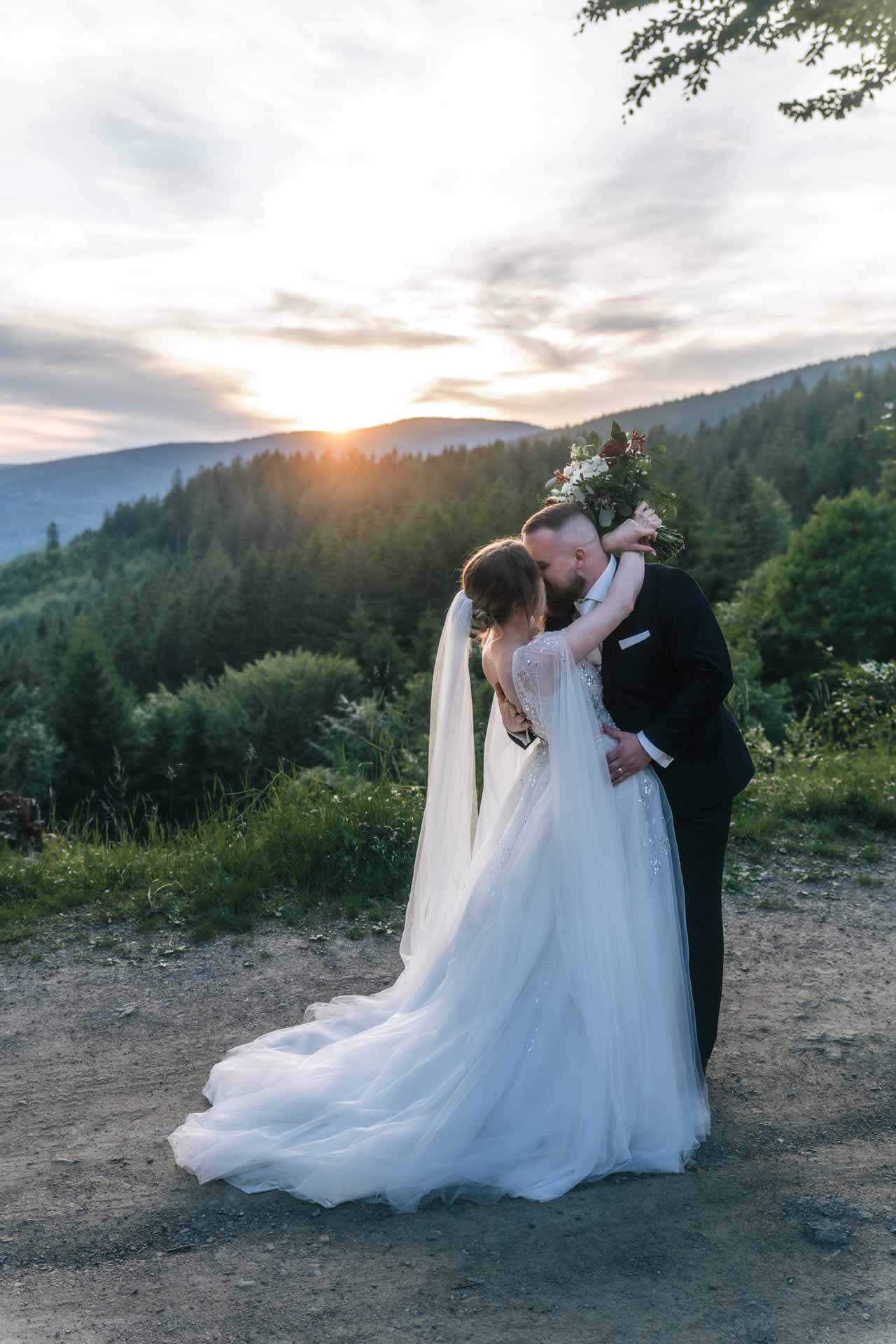 Svatební portréty novomanželů - Adéla & Vojtěch - Hotel Martiňák, Horní Bečva