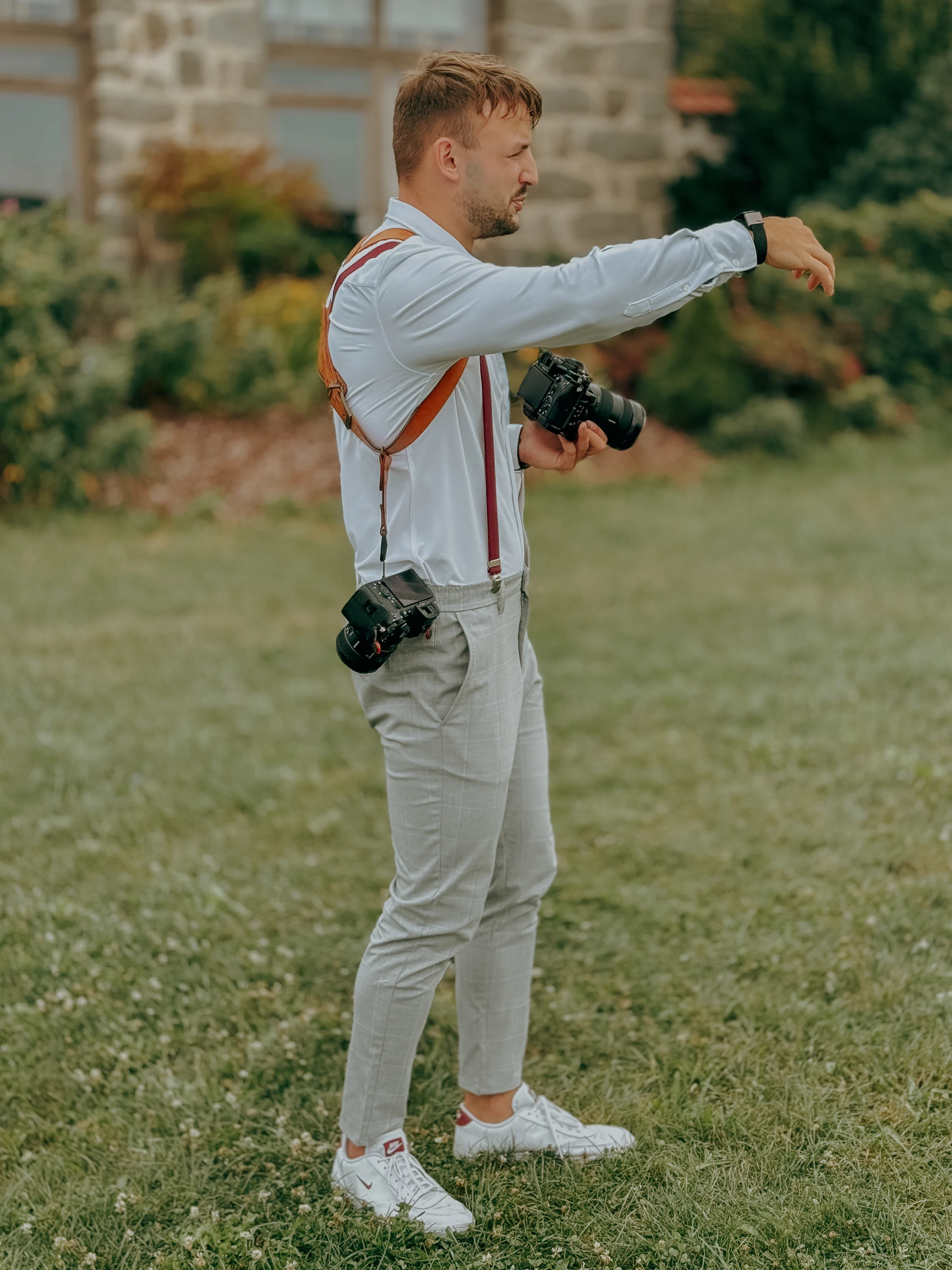 Jak vybrat svatebního fotografa: 7 tipů, které vám ušetří stres i peníze