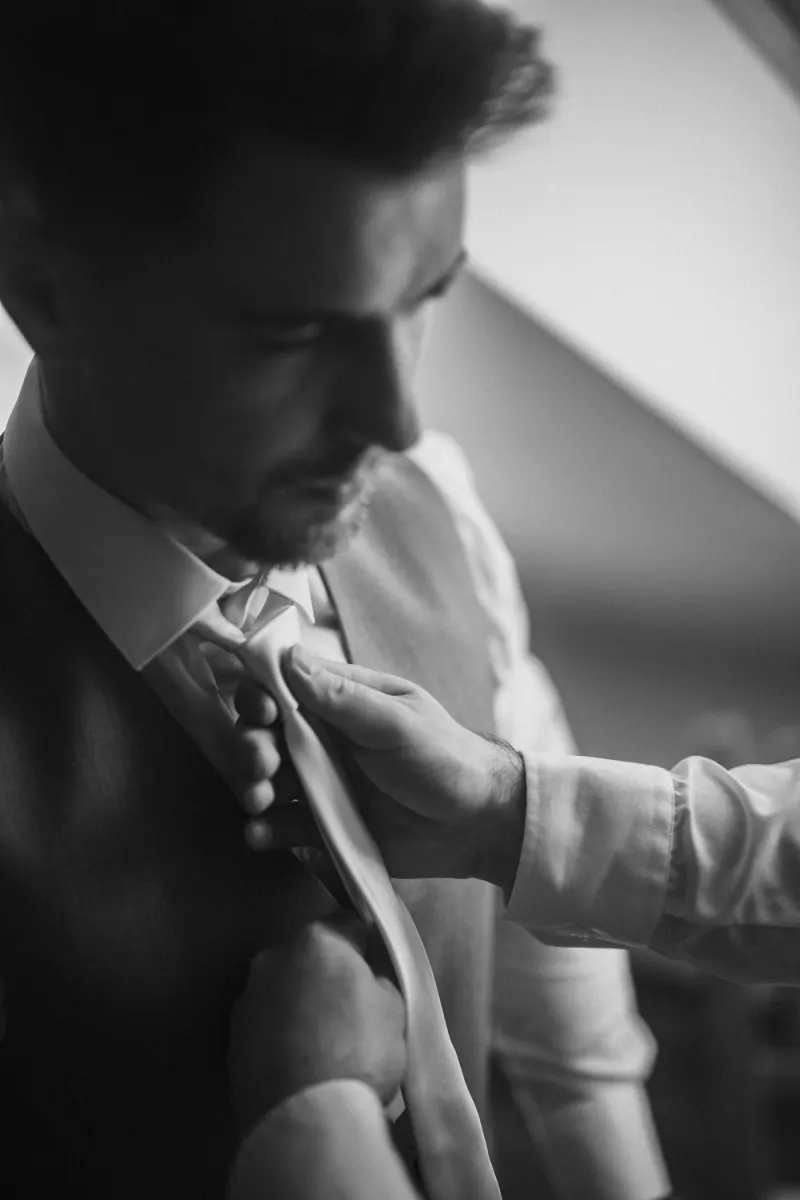 Ženich a focení: Jak to přežít, když se neradi fotíte (Zpověď fotografa)