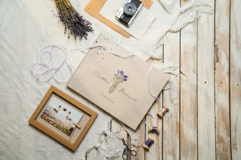 Proč nenechat fotky jen na disku: Kouzlo tištěného svatebního alba