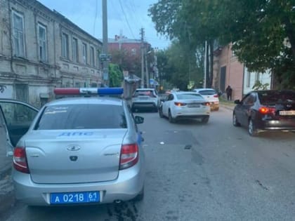 В Ростове мужчина на иномарке протаранил патрульный автомобиль
