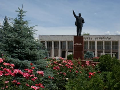 Ленин утер нос Пушкину: батайчане рассказали, какой памятник в городе самый популярный