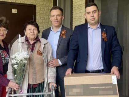 В 9-летие образования ДНР «Единая Россия» поздравила ветерана ВОВ в пункте размещения Неклиновского района