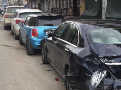 Пять машин столкнулись в центре донской столицы