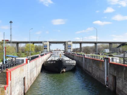 За две недели с начала навигации через КГУ прошло 118 шлюзований судов