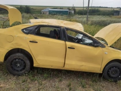 В аварии с опрокидыванием автомобиля пострадала 11-летняя девочка в Ростовской области