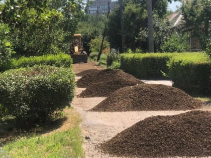В Таганроге отсыпали щебнем дороги на 16 улицах