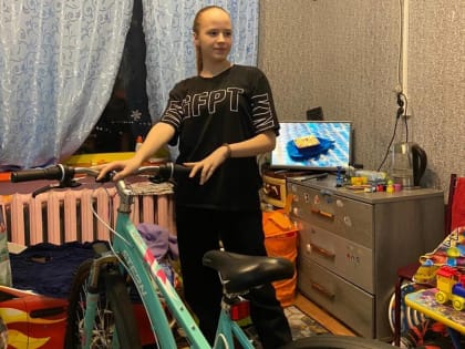 Депутат Госдумы Виктор Дерябкин исполнил мечту юной спортсменки о велосипеде в Волгодонске