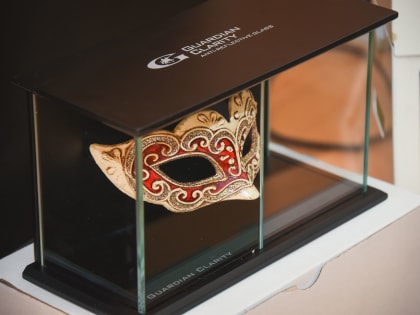 В ХРУПКИЙ МИР СТЕКЛА – СО СВОИМИ ИННОВАЦИЯМИ