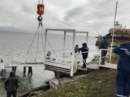 На Пушкинской набережной Таганрога завершают обустройство купели