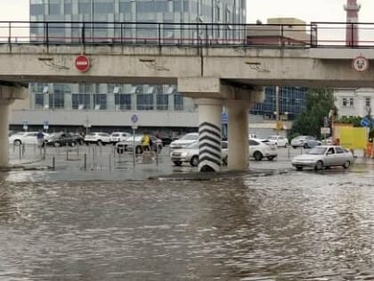 В Ростове при ливнях будут перекрывать улицы Военведа и Привокзальную площадь