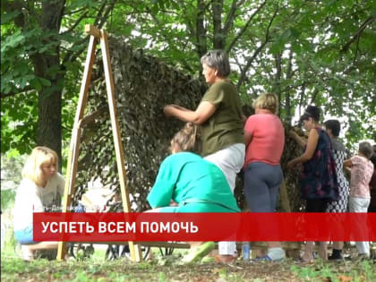 В Усть-Донецком районе волонтеры плетут маскировочные сети для наших защитников в зоне спецоперации