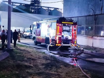 Склад с поддонами сгорел в крупном пожаре в Ростове