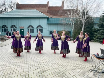 Концертные бригады выступили для граждан Луганской и Донецкой народных республик, прибывших в Ростов-на-Дону