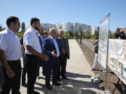 Ход строительства парка Молодежный оценил губернатор Василий Голубев