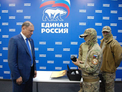 Руководитель фракции «Единая Россия» ЗС РО Владимир Ревенко передал  спецназу в зону СВО тепловизионные прицелы