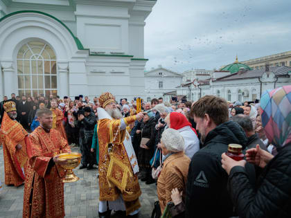 В среду Светлой седмицы Глава Донской митрополии совершил Божественную литургию в Ростовском кафедральном соборе